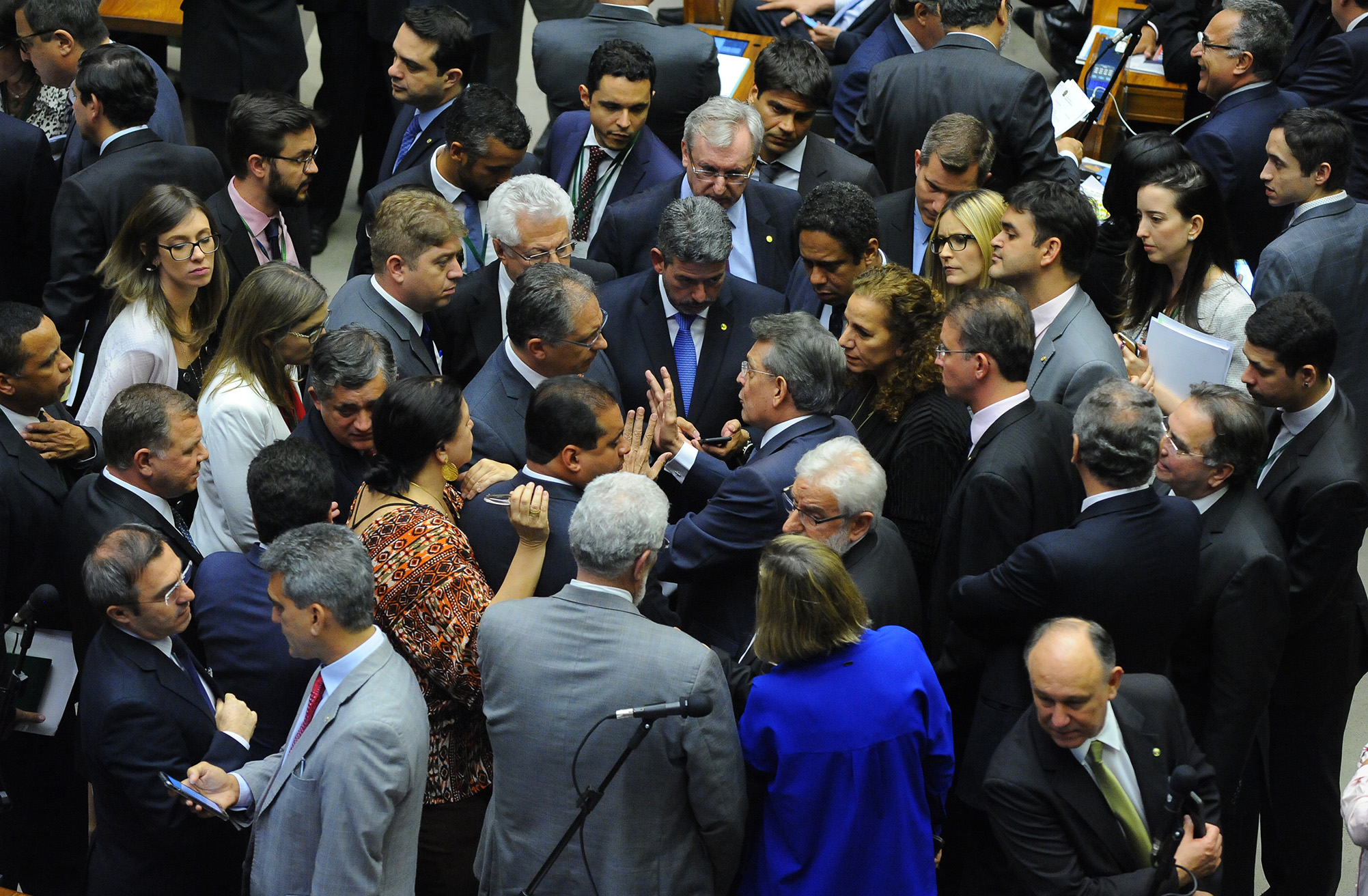 Sem acordo sobre financiamento e sistema eleitoral, Plenário não vota reforma política